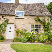 How Can I Spruce Up the Front of My House With Plants?