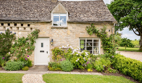 How Can I Spruce Up the Front of My House With Plants?