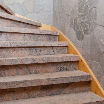 Treppenrenovierung Holztreppe & Diele mit Naturstein, ideal für Haustierbesitzer