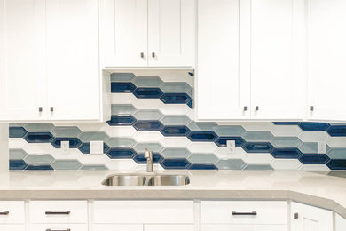 Kitchen - kitchen idea in Salt Lake City