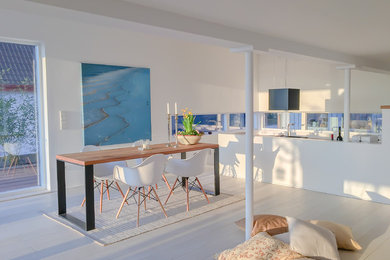 Geräumiges Skandinavisches Esszimmer in Sonstige
