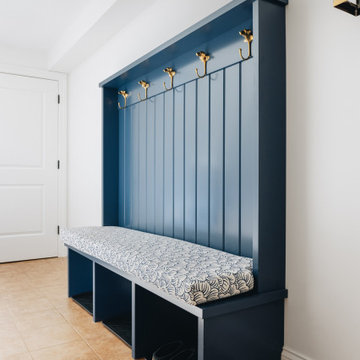 Bright London Townhouse Meets Downtown Lake Forest