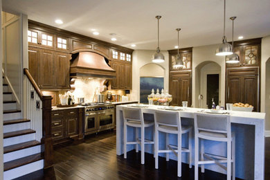 Kitchen - traditional kitchen idea in Indianapolis