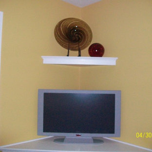 Home theater - traditional home theater idea in Nashville