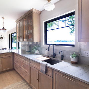 Designing a Lakefront Cottage Kitchen and Bar Built for Making Memories
