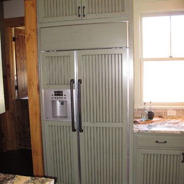 Hampton Estates Eased Borders Kitchen