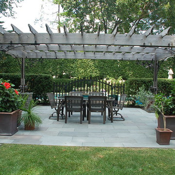 Sophisticated Garden with Pergola