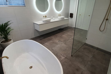 Inspiration for a bathroom in Melbourne.