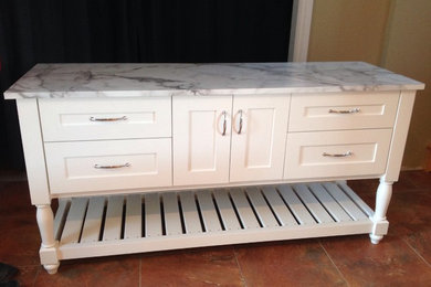 Bathroom - modern bathroom idea in Ottawa