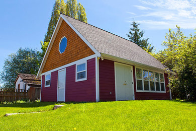 Country exterior home idea in Vancouver