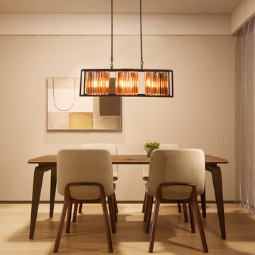 Crystal chandelier that captivates at first sight, as if telling a story.