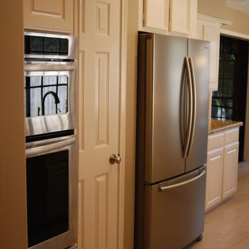 Dark and Outdated Kitchen to Bright and Clean Lines