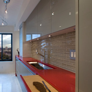 Modern Kitchen; Modern Linear Glass Backsplash