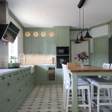 Platsbyggt kök, med gammaldags känsla, i nybyggt hus