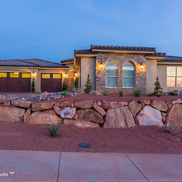High Ridge Drive: Exterior Curbside