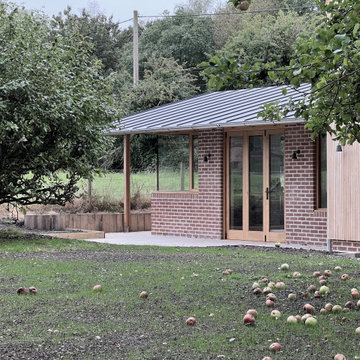 Extension to C17th thatched cottage
