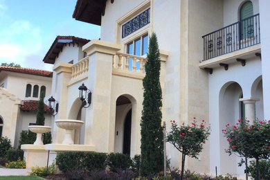 Inspiration for a mediterranean exterior home remodel in Orlando