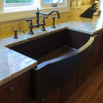 Traditional Shaker Style Kitchen - Cherry, Yellow & Blue
