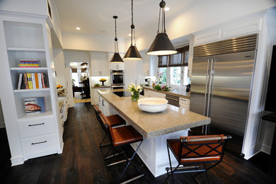 Kitchen - transitional kitchen idea in Los Angeles