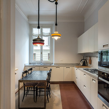 Foto di un classico e ampio appartamento ristrutturato con cura a Milano