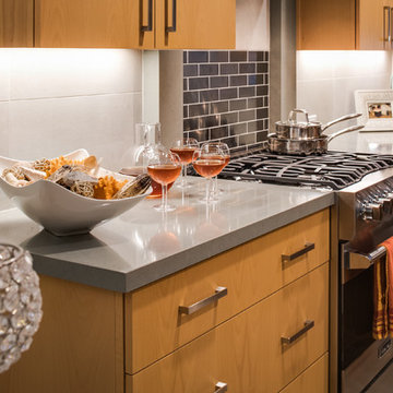 After:Deep drawers for pots and pans.