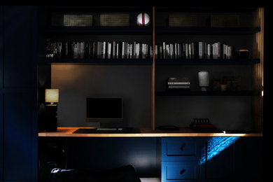 Inspiration for a contemporary home office remodel in Los Angeles