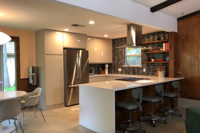 Kitchen - mid-century modern kitchen idea in Austin