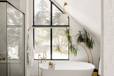 Kitchen - transitional kitchen idea in Vancouver
