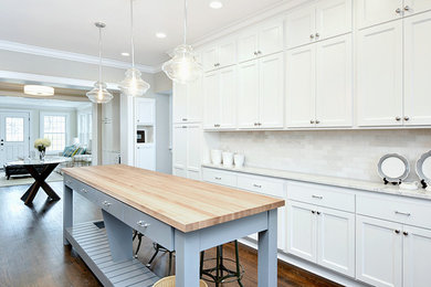 Elegant kitchen photo in Milwaukee