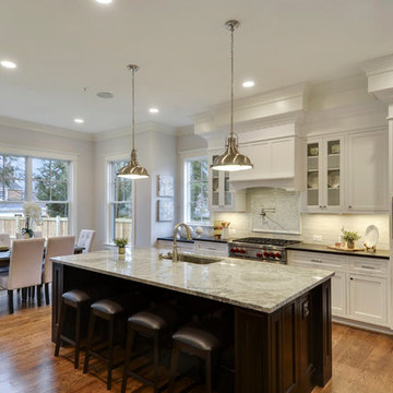 Kitchen & Breakfast Area