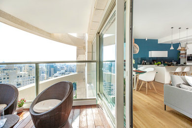 Living room photo in Tel Aviv