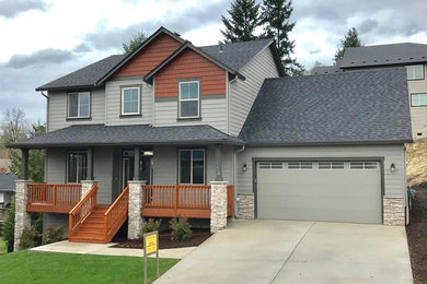Example of an arts and crafts home design design in Portland