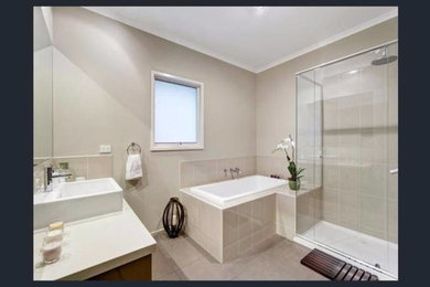 This is an example of a mid-sized contemporary master bathroom in Melbourne.