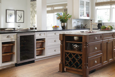 Example of a kitchen design in San Francisco
