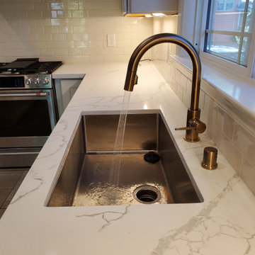open concept kitchen with island and subway back splash