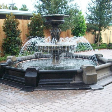 "New Orleans Food & Spirits" Restaurant Courtyard
