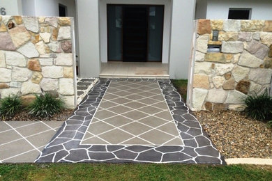 Photo of a modern patio in Gold Coast - Tweed.