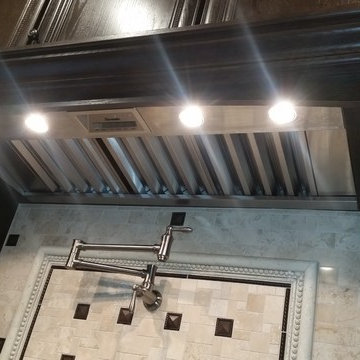 Omega Morocco Two Tone Cabinets & Silestone Sienna Ridge Quartz Countertops