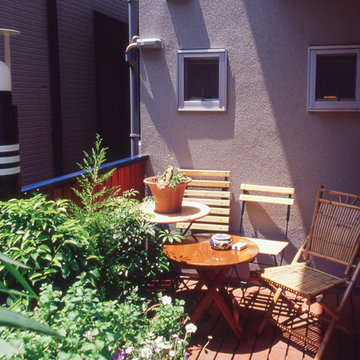 [1F:RC造＋2.3F:木造の混構造] 極小3階建て住宅