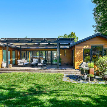NanaWall Glass Walls Transform CA Home into Seamless Indoor-Outdoor Retreat