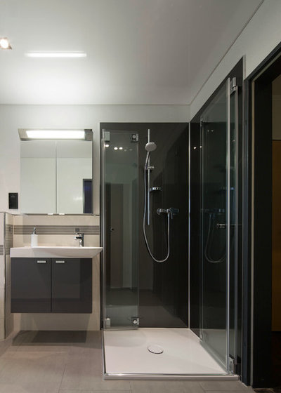 Contemporary Bathroom by DUSCHOLUX Sanitärprodukte GmbH