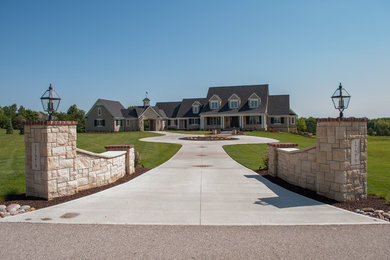 Example of an exterior home design in Kansas City