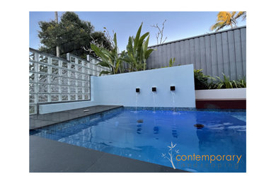 Inspiration for a mid-sized modern side yard custom-shaped pool in Sunshine Coast with with privacy feature.