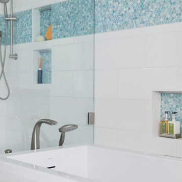 Saddle Ridge | Glass Enclosed Shower and Soaking Tub