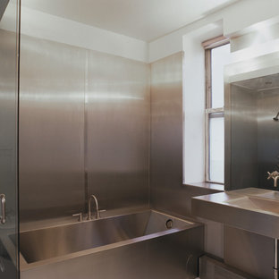 Badezimmer mit Edelstahl-Waschbecken/Waschtisch Ideen, Design & Bilder