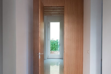 Foto di un ingresso o corridoio moderno