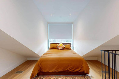 Bedroom - contemporary bedroom idea in Toronto
