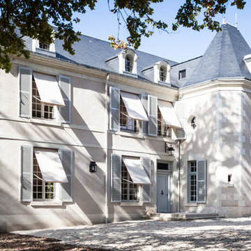 Rénovation d'un château du 17ème ave des stores du 19ème siècle