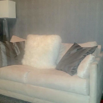 Ladies Lounge & Dressing Room - 2nd Bedroom of 2-bdrm Apartment as Ladies Closet