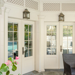 ニューヨークの大きい長方形トラディショナルスタイルのおしゃれなプール (天然石敷き) の写真